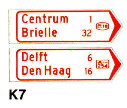 Wegwijzer voor fietsers en 
        bromfietsers (handwijzer), met lokaal doel, interlokaal doel, stedelijk fietsroutenummer (boven), en met interlokale doelen en 
        fietsroutenummer (onder)